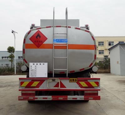 程力威牌CLW5256GYYT5型運(yùn)油車