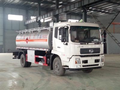 程力威牌CLW5181GYYD5型運(yùn)油車