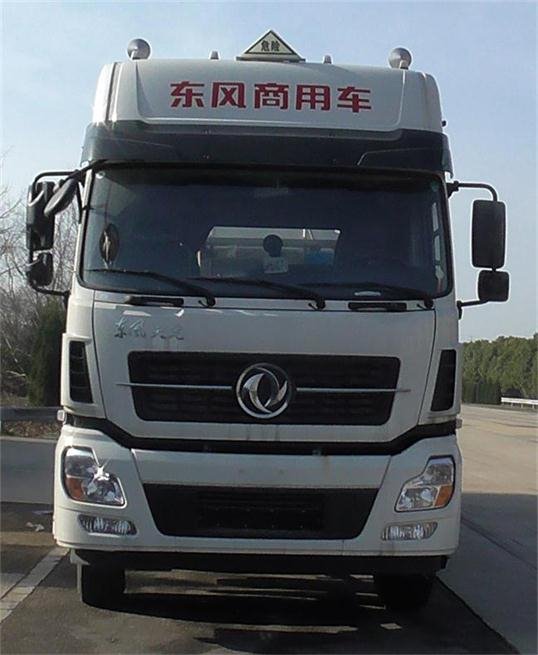 程力威牌CLW5252GYYD5型運(yùn)油車