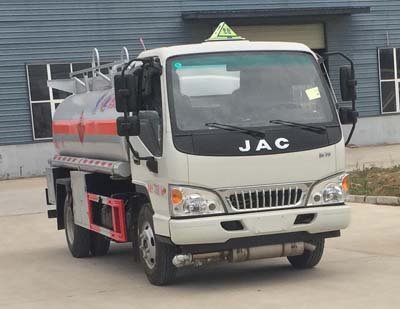程力威牌CLW5070GYYH5型運(yùn)油車(chē)