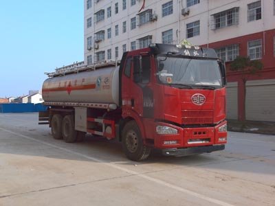 程力威牌CLW5251GYYC5型運(yùn)油車