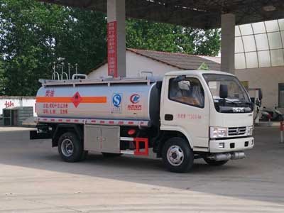 程力威牌CLW5070GJYD5型加油車