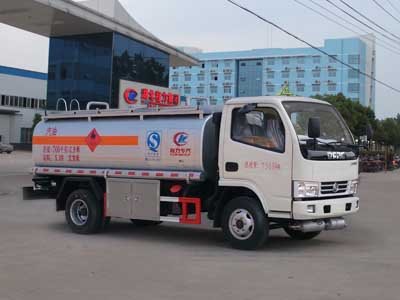程力威牌CLW5071GJYD5型加油車(chē)