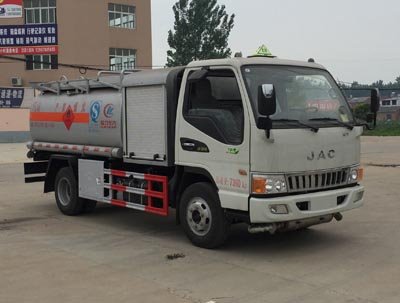 程力威牌CLW5071GJYH5型飛機(jī)加油車(chē)