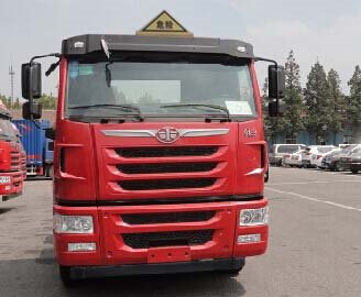 程力威牌CLW5318GYYLC5型鋁合金運(yùn)油車