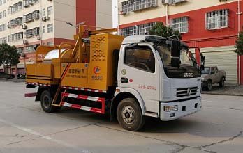 程力威牌CLW5080TYHD5型路面養(yǎng)護車