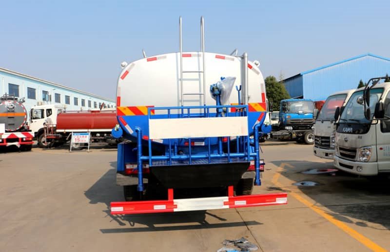 東風(fēng)專底12噸灑水車