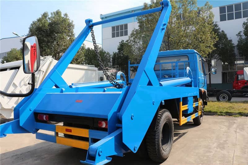 東風(fēng)153擺臂式垃圾車