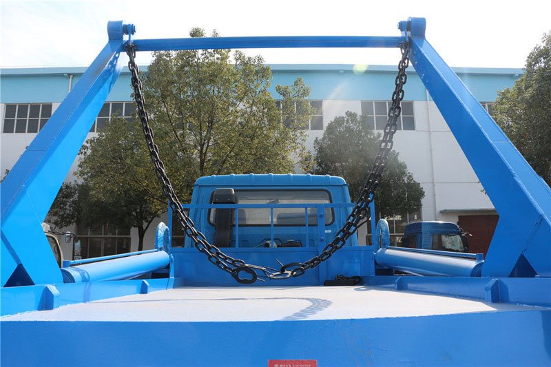 東風(fēng)153擺臂式垃圾車