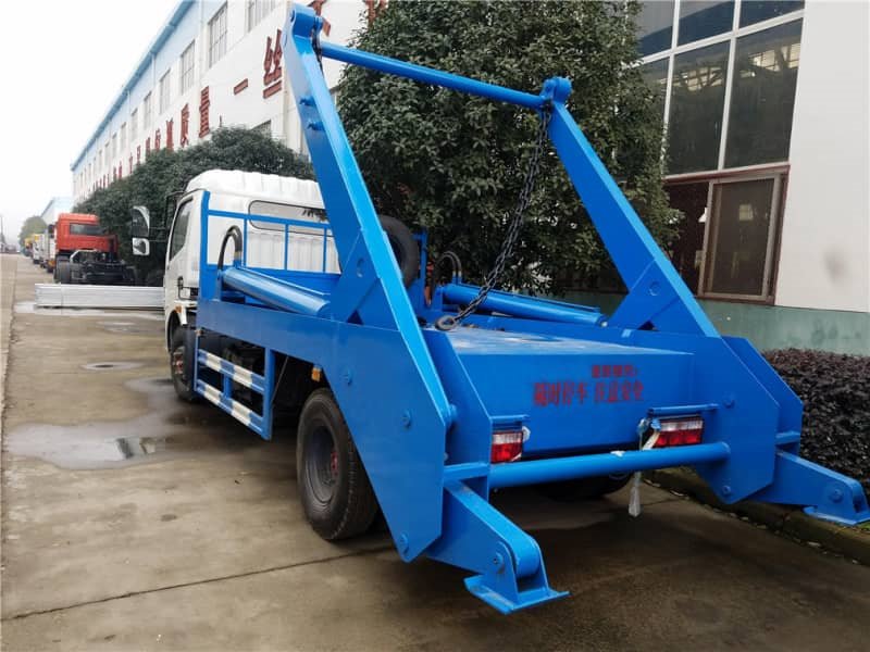 東風(fēng)大多利卡擺臂垃圾車（8方）