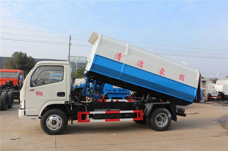 東風(fēng)多利卡掛桶垃圾車（5方）
