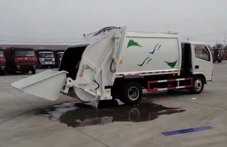東風(fēng)小霸王壓縮式垃圾車