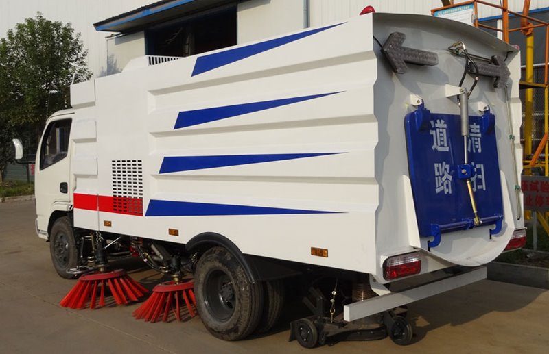 國(guó)五東風(fēng)多利卡D6掃地車