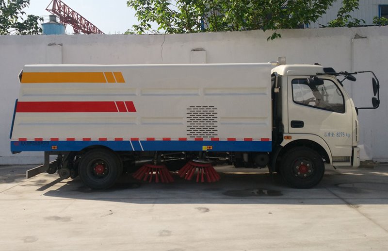 國(guó)五東風(fēng)多利卡D7掃路車