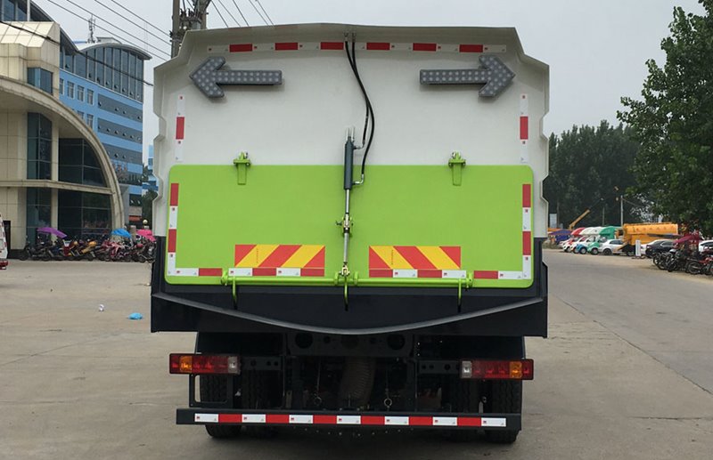 國五重汽掃路車