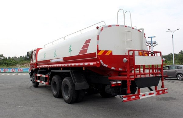 東風(fēng)后雙橋綠化噴灑車