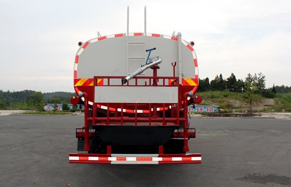 東風(fēng)后雙橋綠化噴灑車