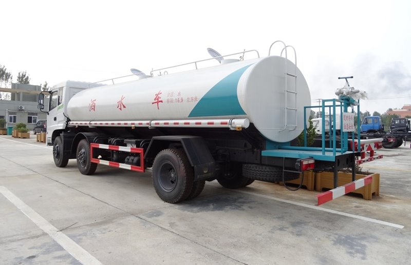 東風(fēng)小三軸20噸灑水車