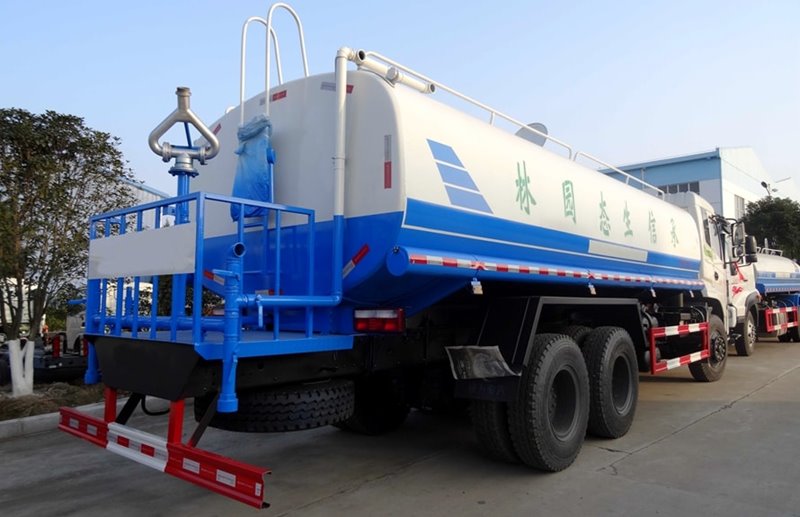 東風(fēng)特商18噸灑水車