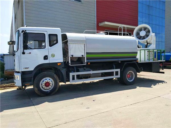 大型霧炮車(chē)使用方法及規(guī)范事項(xiàng)