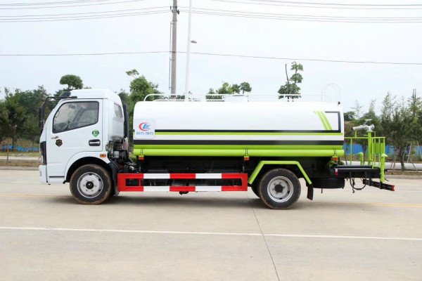 8方國(guó)六灑水車多少錢