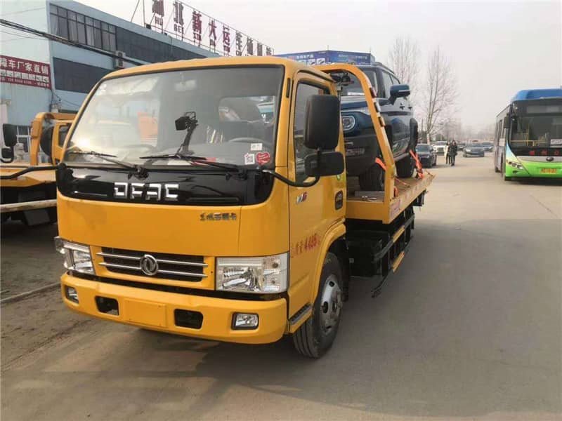  東風(fēng)多利卡藍(lán)牌一拖二清障車