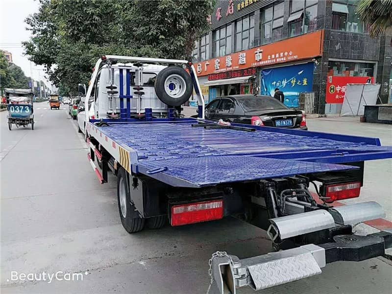  東風(fēng)多利卡藍(lán)牌一拖二清障車