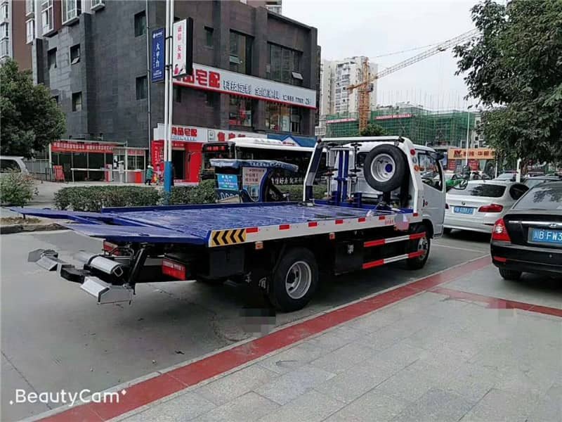  東風(fēng)多利卡藍(lán)牌一拖二清障車