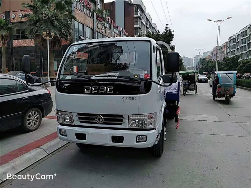  東風(fēng)多利卡藍(lán)牌一拖二清障車