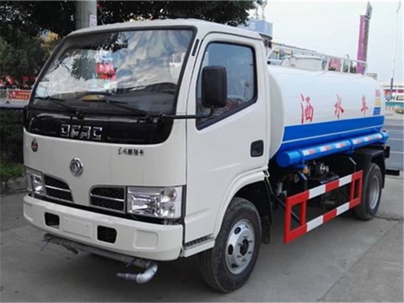5方東風(fēng)灑水車