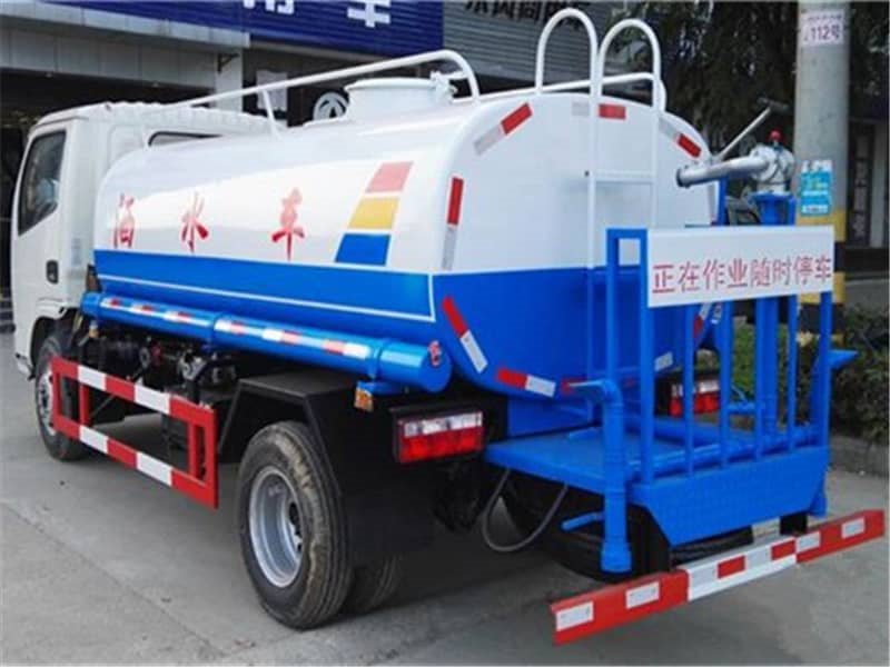5方東風(fēng)灑水車