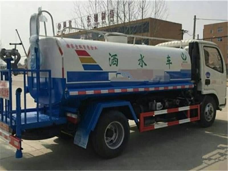 5方東風(fēng)灑水車