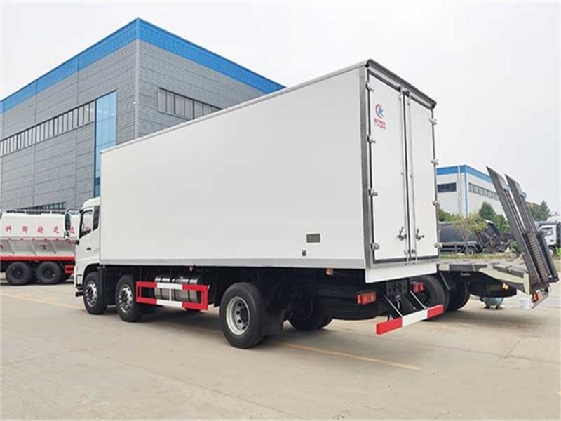 東風天錦國六新款8.6米冷藏車多少錢一臺？