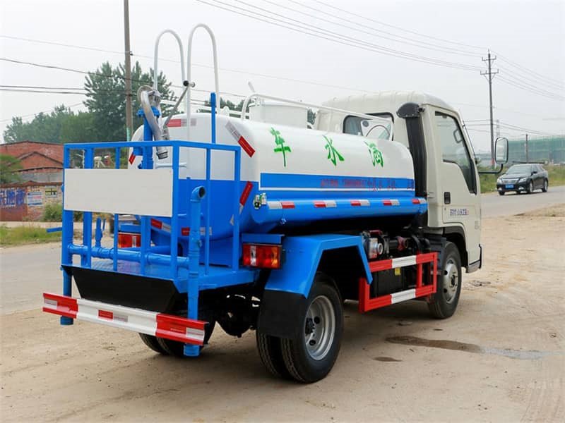 福田2噸藍(lán)牌灑水車