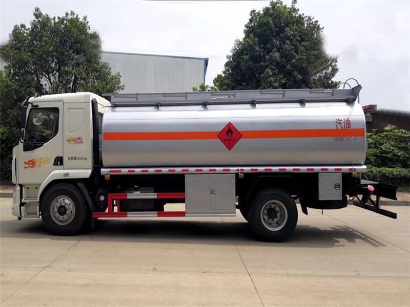 新款單橋容積最大油罐車