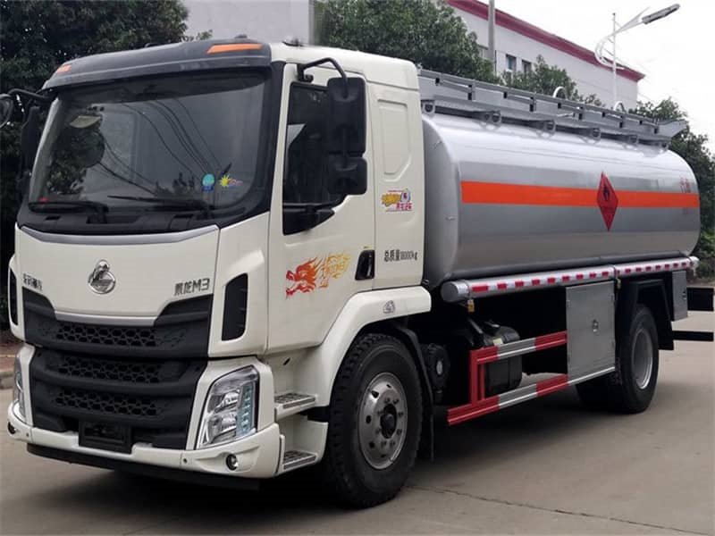 新款單橋容積最大油罐車