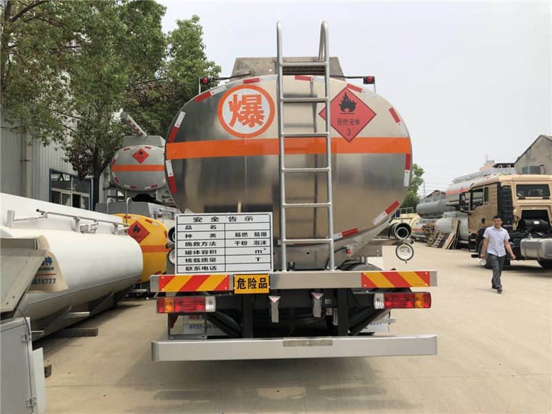 解放J6后八輪油罐車上戶噸位15噸山區(qū)專用