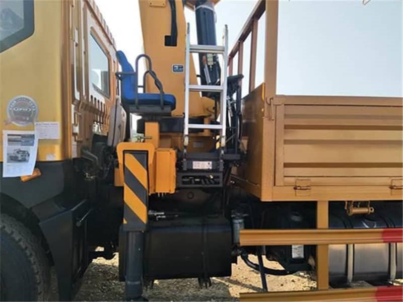 東風(fēng)單橋10噸徐工隨車(chē)吊