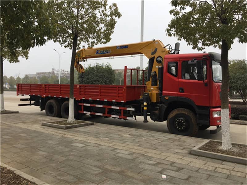東風(fēng)后八輪12噸徐工隨車吊