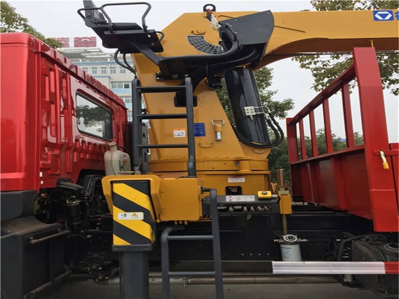 東風(fēng)后八輪12噸徐工隨車吊