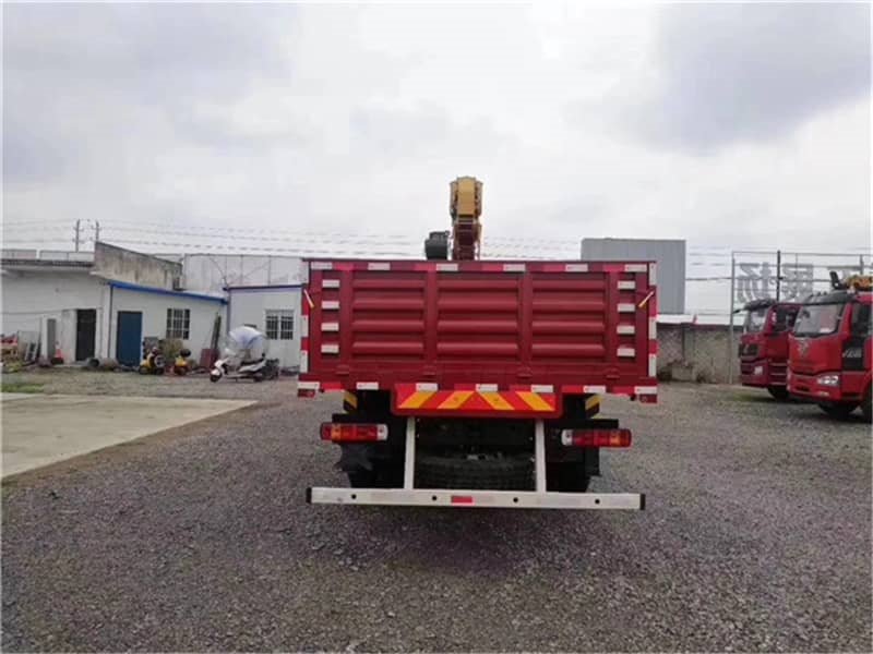 福田歐曼前四后八徐工雙聯(lián)泵隨車吊