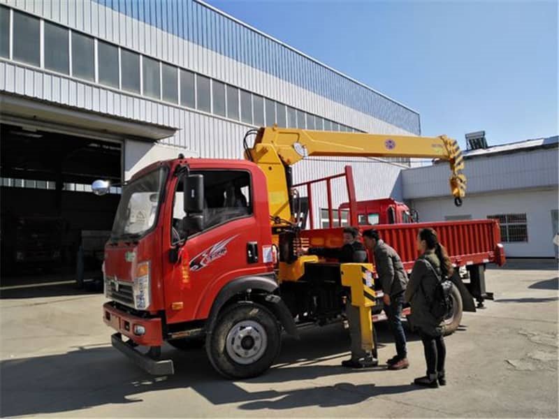 重汽王牌4噸隨車吊