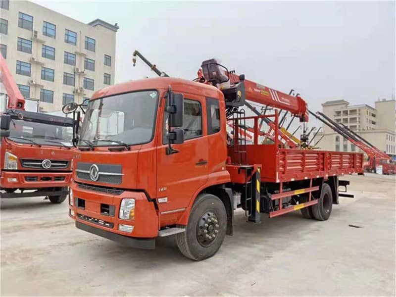 東風(fēng)天錦三一8噸隨車吊