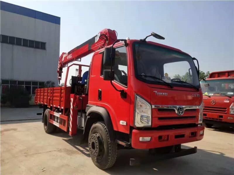 三環(huán)創(chuàng)客新飛工隨車吊