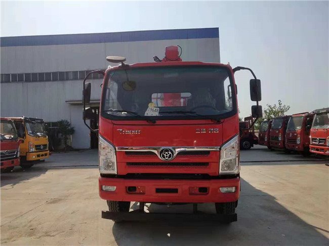 三環(huán)創(chuàng)客新飛工隨車吊