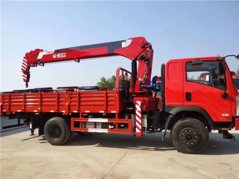 三環(huán)創(chuàng)客新飛工隨車吊