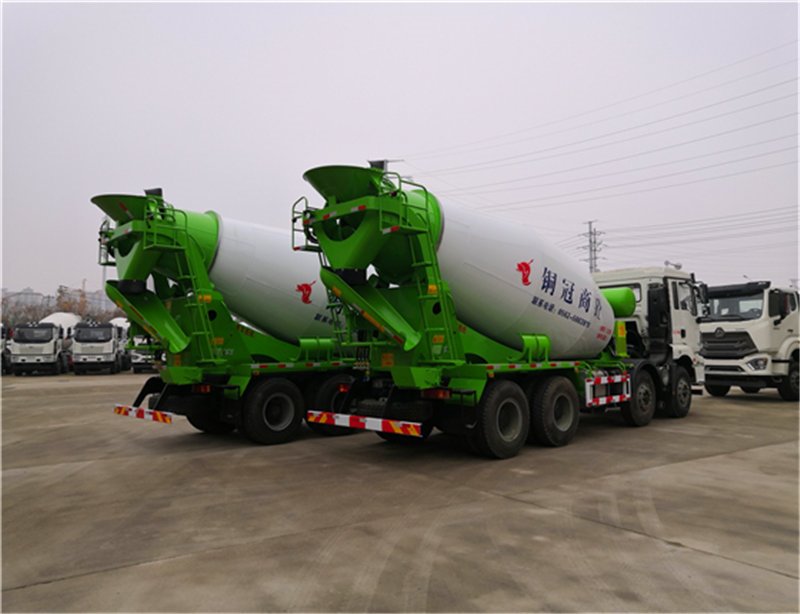 陜汽輕量化攪拌車10萬提車