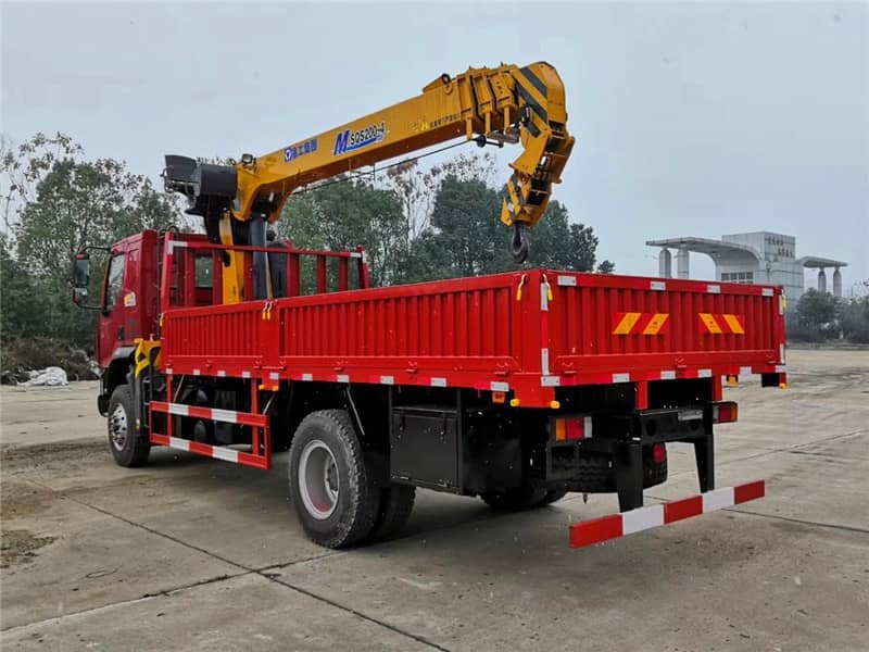 柳汽乘龍M型8噸隨車吊