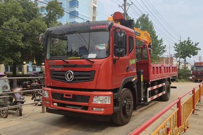 東風(fēng)特商程力8噸隨車吊