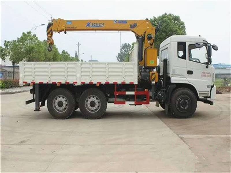 東風(fēng)后八輪短軸距10噸隨車吊